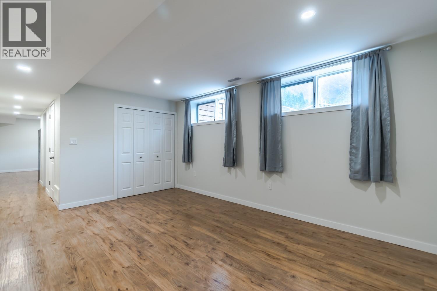 819 ORCHARD DRIVE - 41