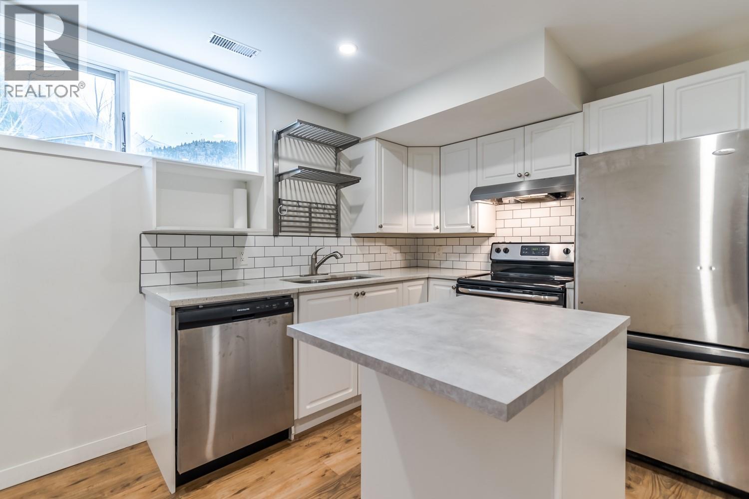 819 ORCHARD DRIVE - 47