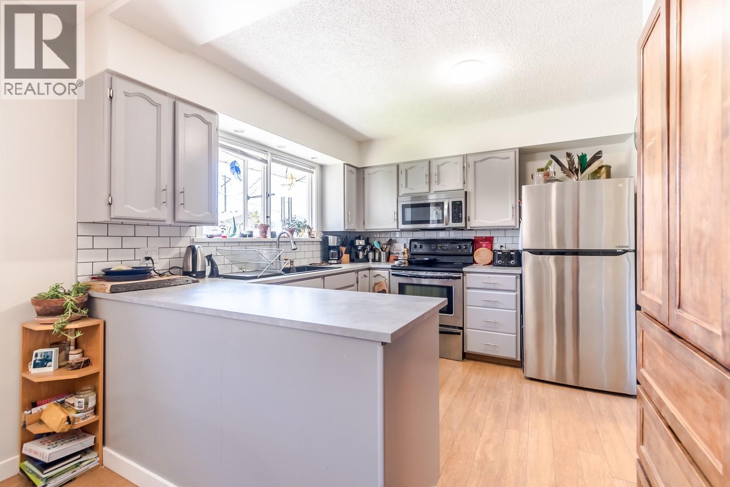 819 ORCHARD DRIVE - 33