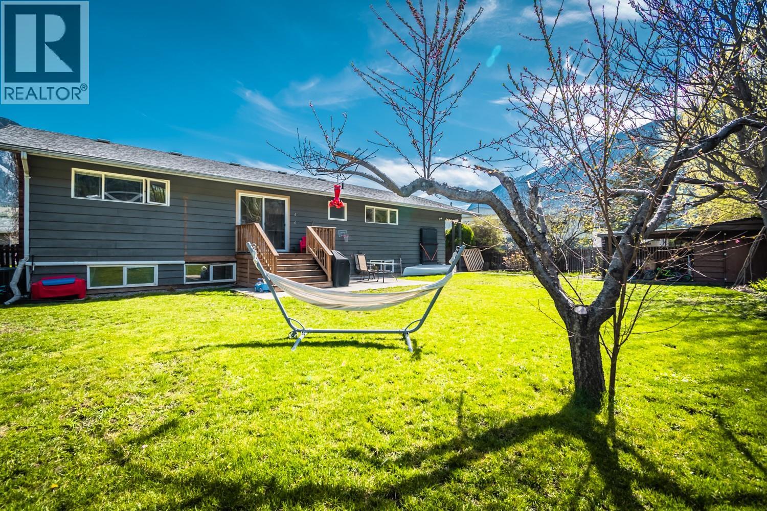 819 ORCHARD DRIVE - 14