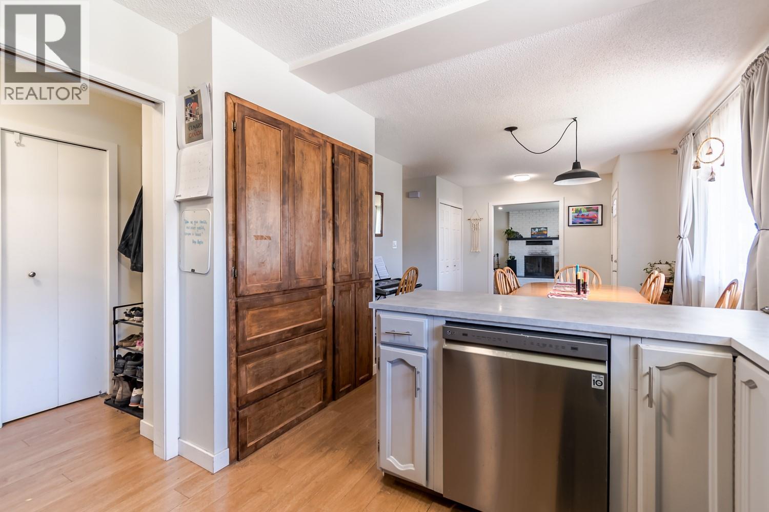 819 ORCHARD DRIVE - 32