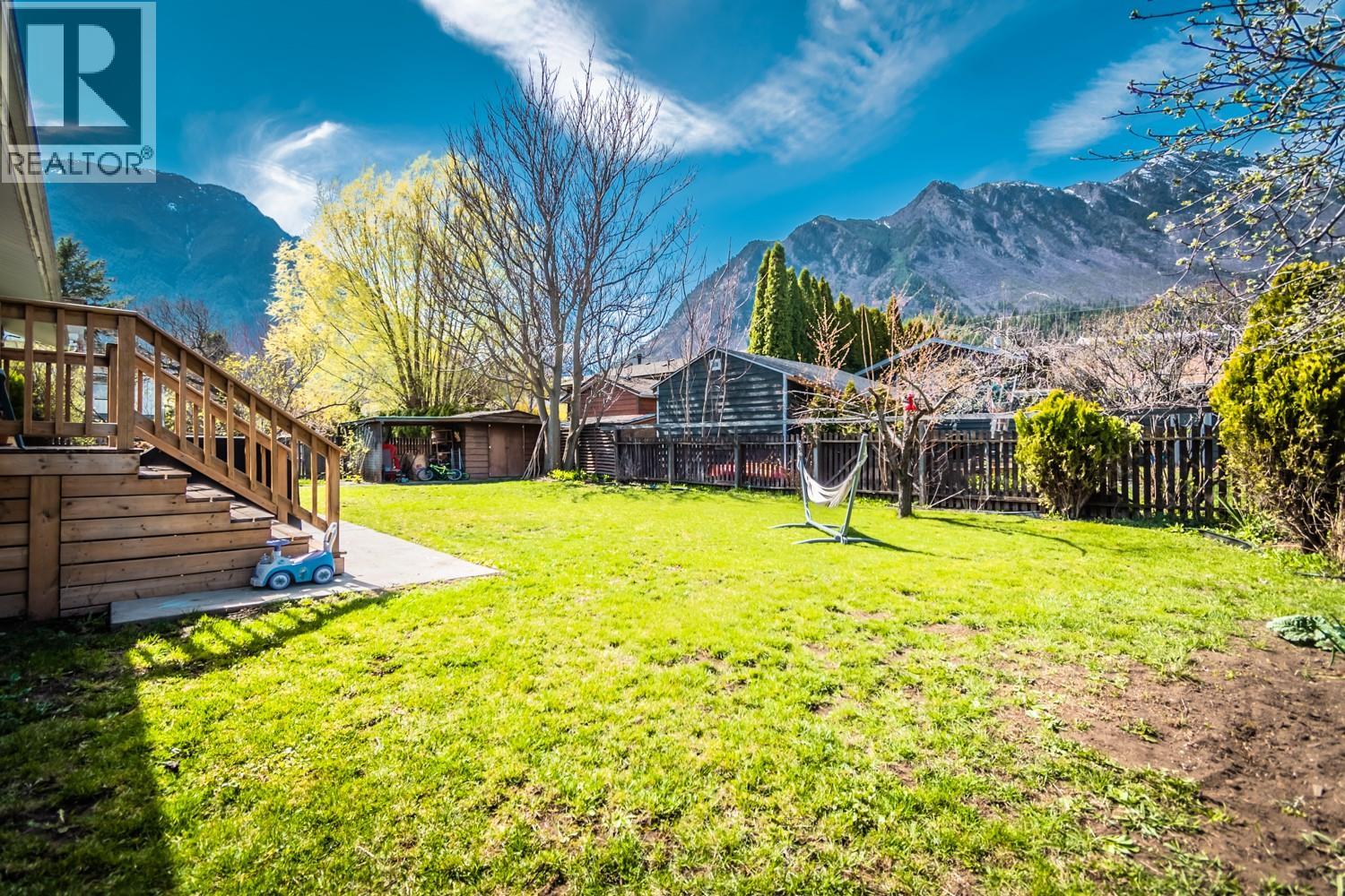 819 ORCHARD DRIVE - 13