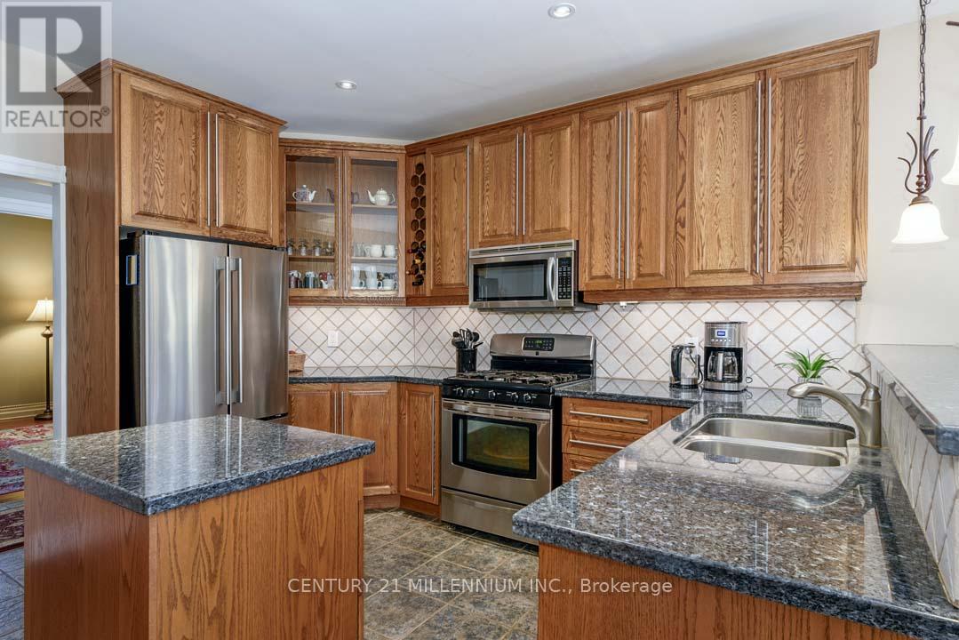 8 CASTLEWOOD COURT — photo 15