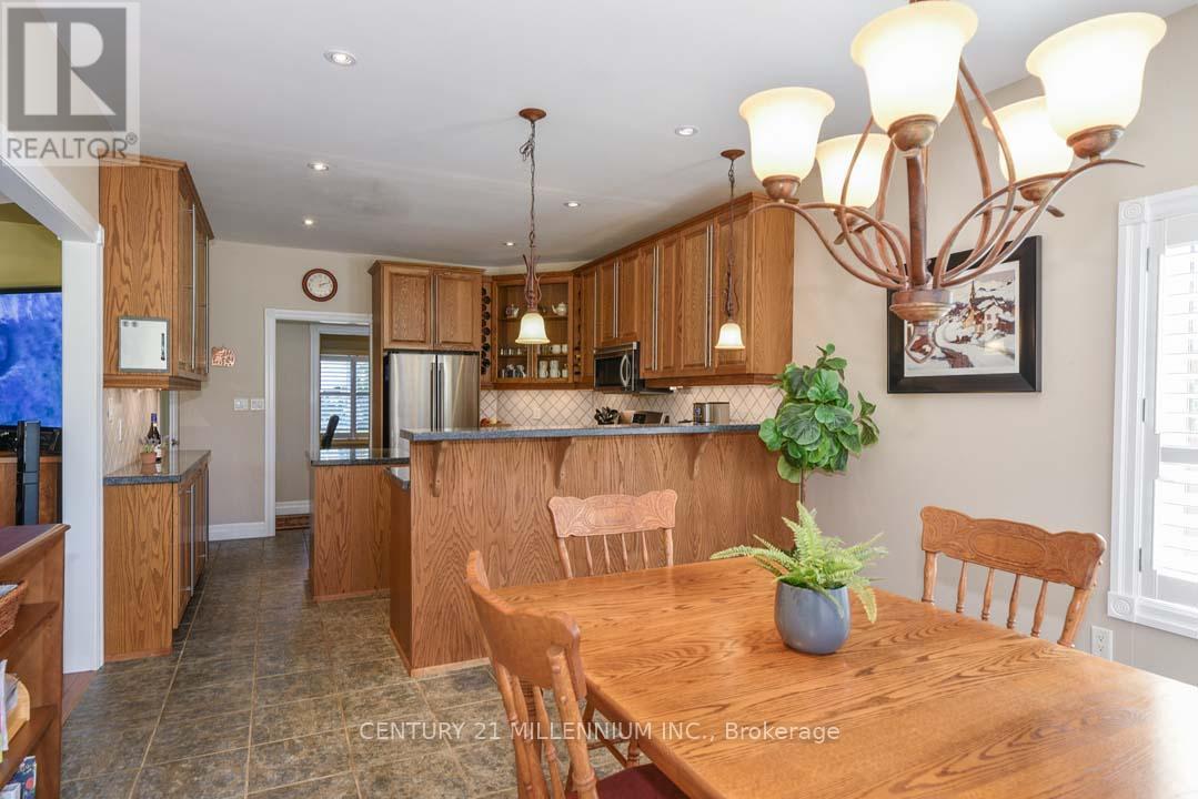 8 CASTLEWOOD COURT — photo 22