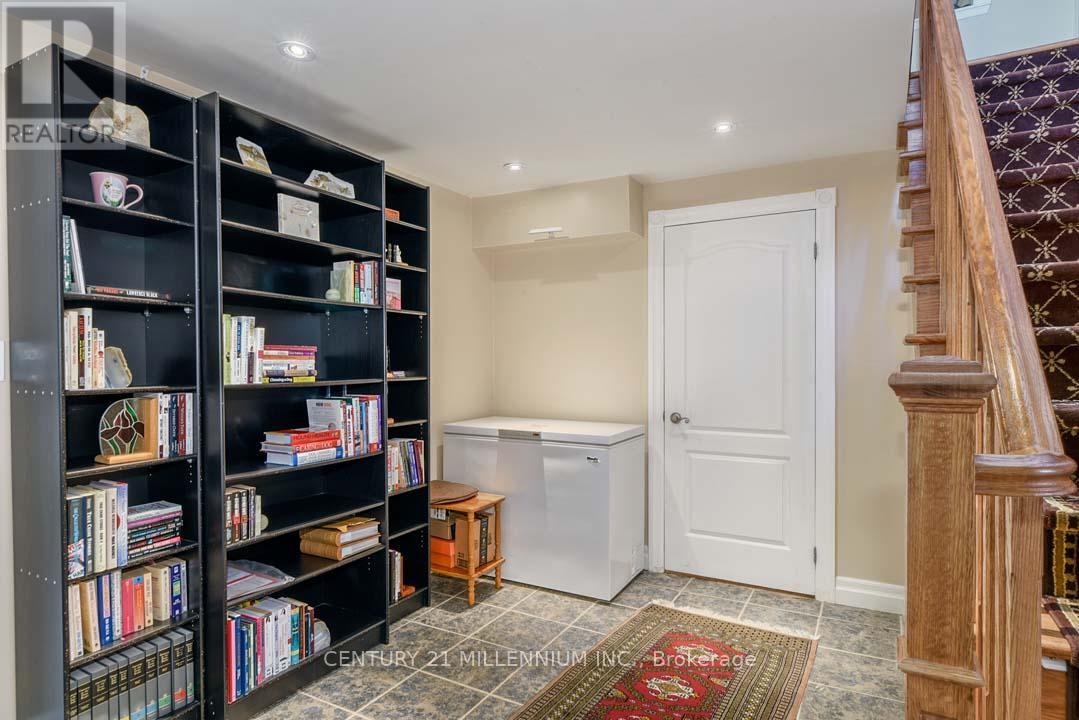 8 CASTLEWOOD COURT — photo 35