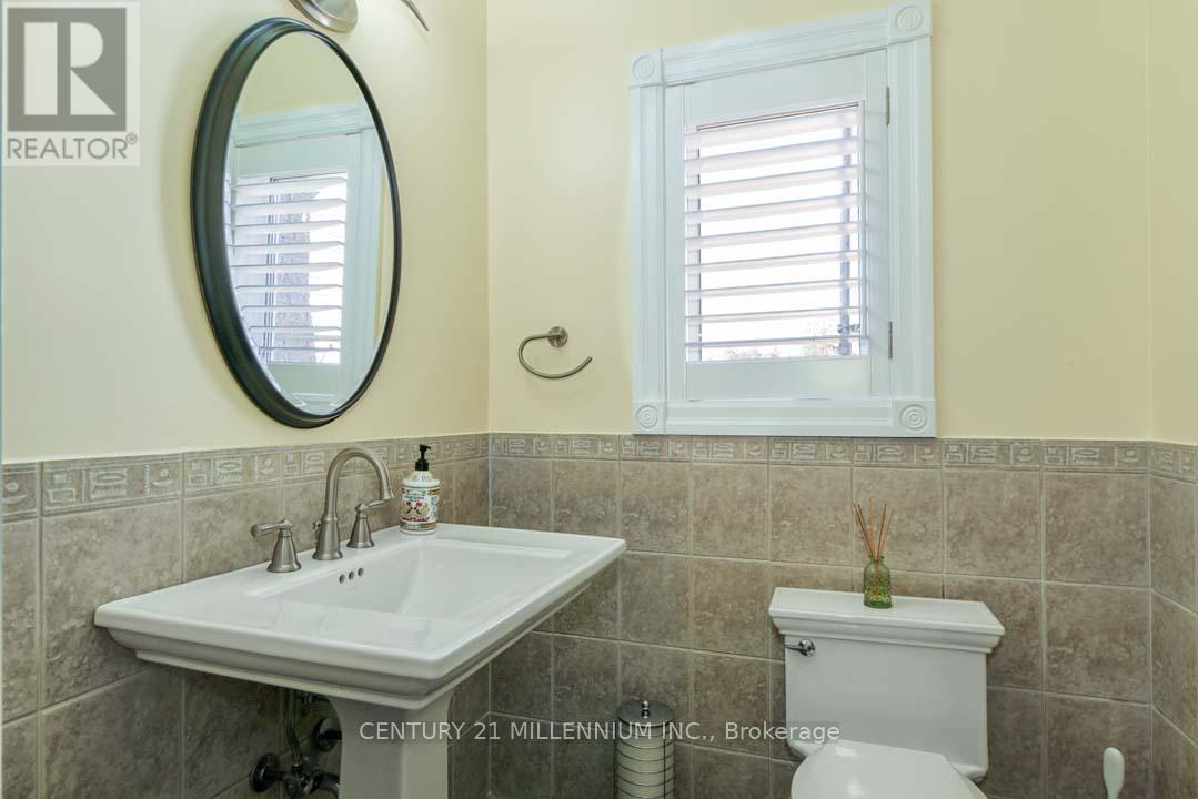 8 CASTLEWOOD COURT — photo 34
