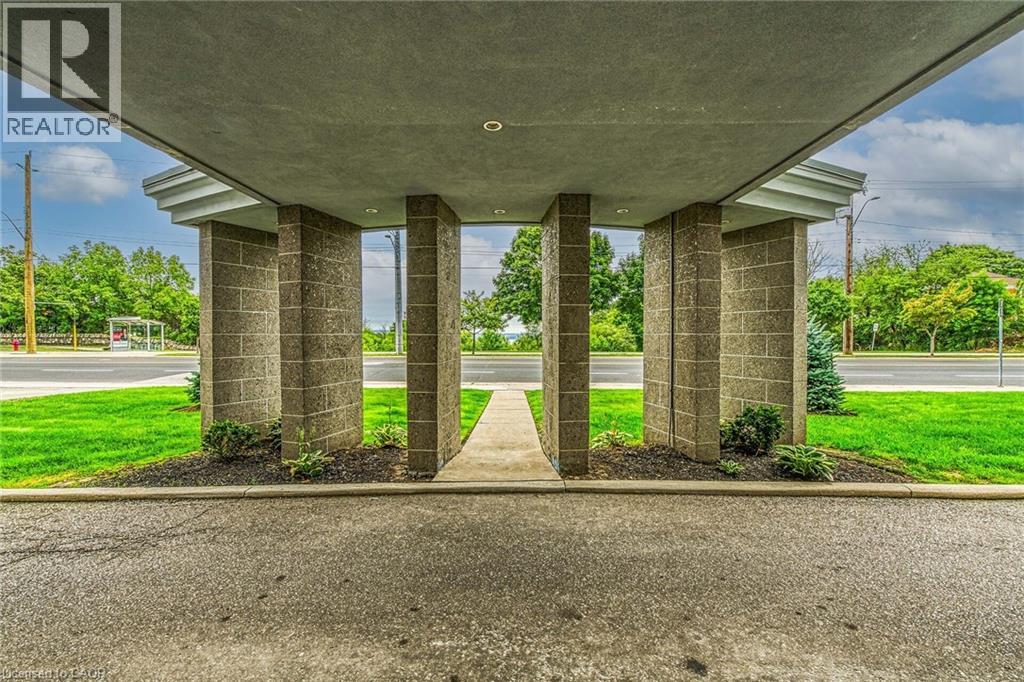 350 CONCESSION Street Unit 302, Hamilton, Ontario L9A1B6 - Photo 3