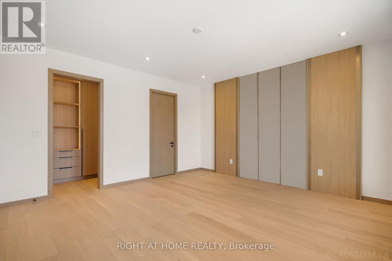 99 DOUGLAS ROAD - 32