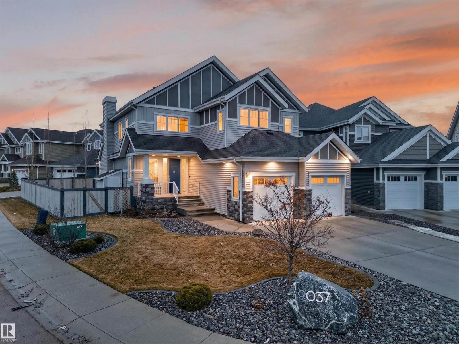 9037 24 AV SW - 2