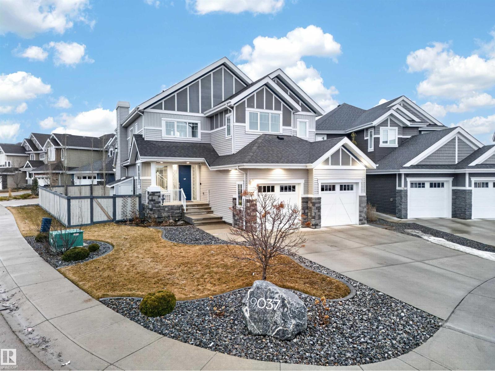 9037 24 AV SW - 3