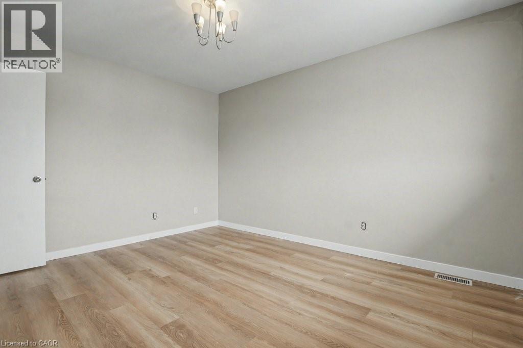 104 RALGREEN Crescent, Kitchener, Ontario, N2M1T9 — Photo 13