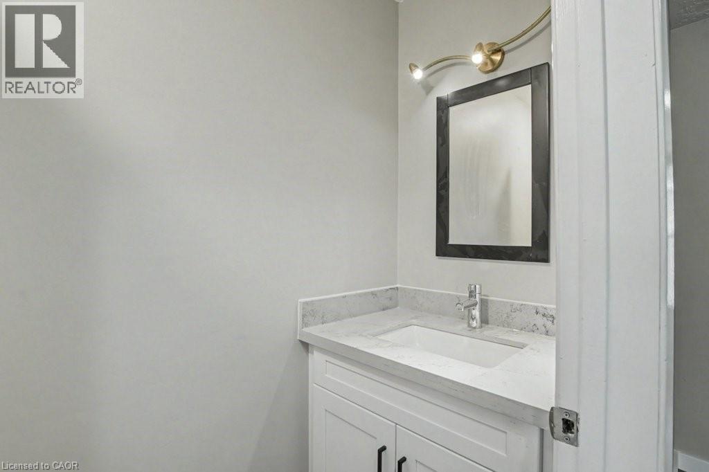 104 RALGREEN Crescent, Kitchener, Ontario, N2M1T9 — Photo 15