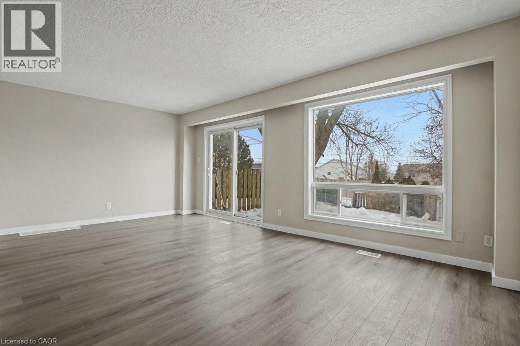 104 RALGREEN Crescent, Kitchener, Ontario, N2M1T9 — Photo 11