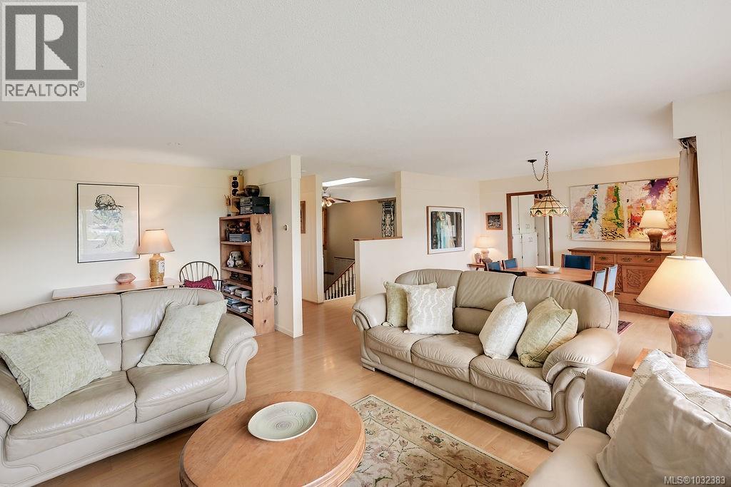 9236 PINETREE RD - 10