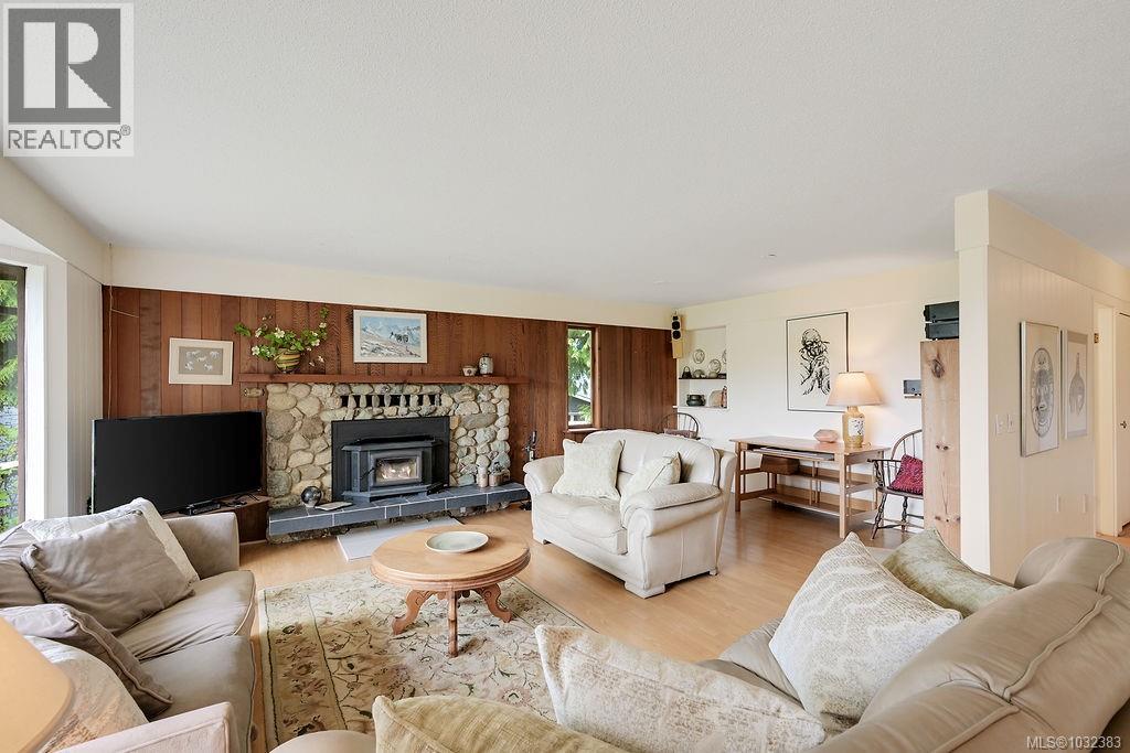 9236 PINETREE RD - 11