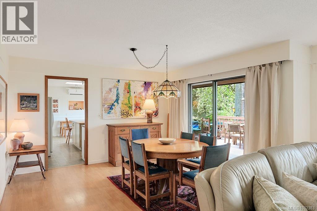 9236 PINETREE RD - 14