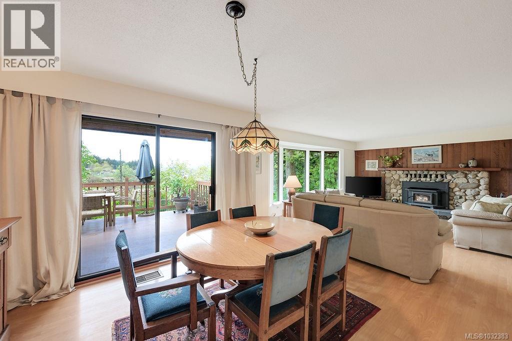 9236 PINETREE RD - 15