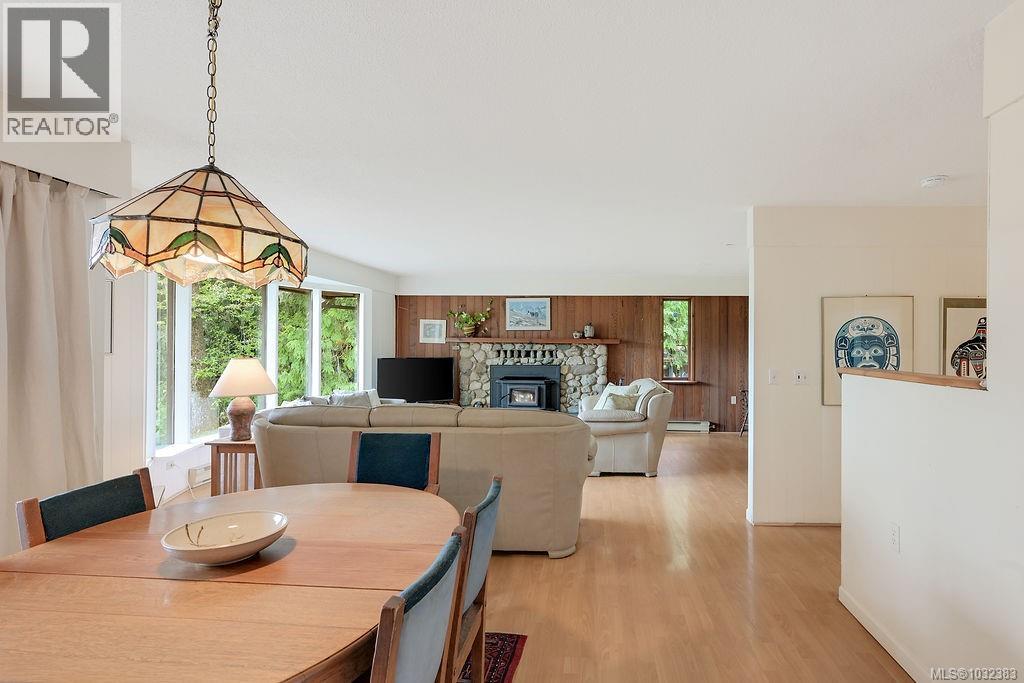 9236 PINETREE RD - 16