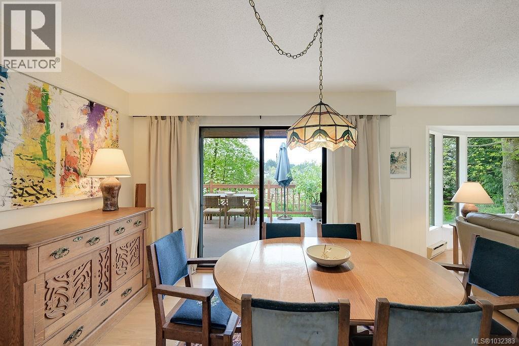 9236 PINETREE RD - 17