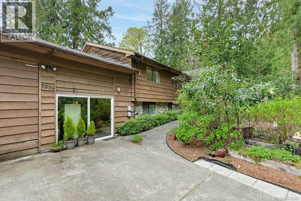 9236 PINETREE RD - Image 2