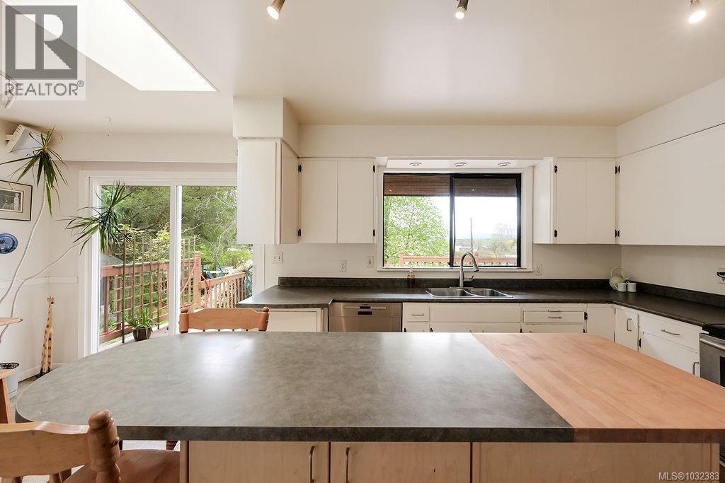 9236 PINETREE RD - 21