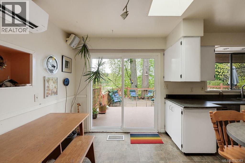 9236 PINETREE RD - 25