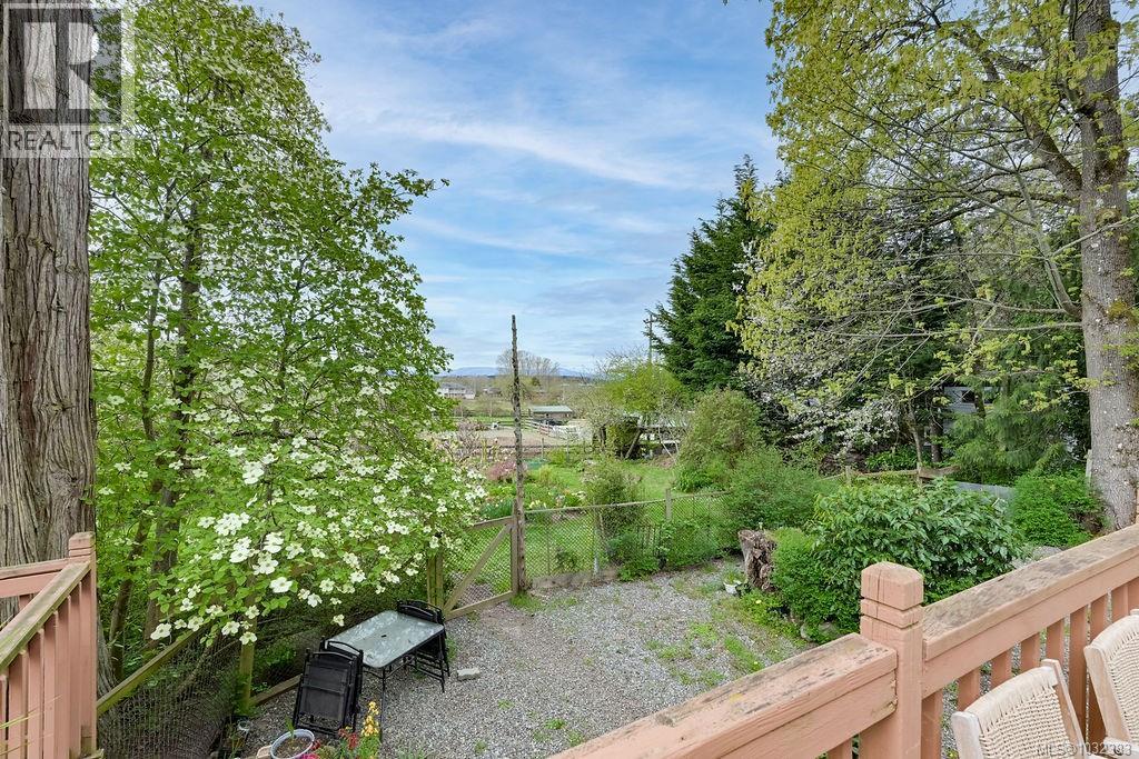 9236 PINETREE RD - 33