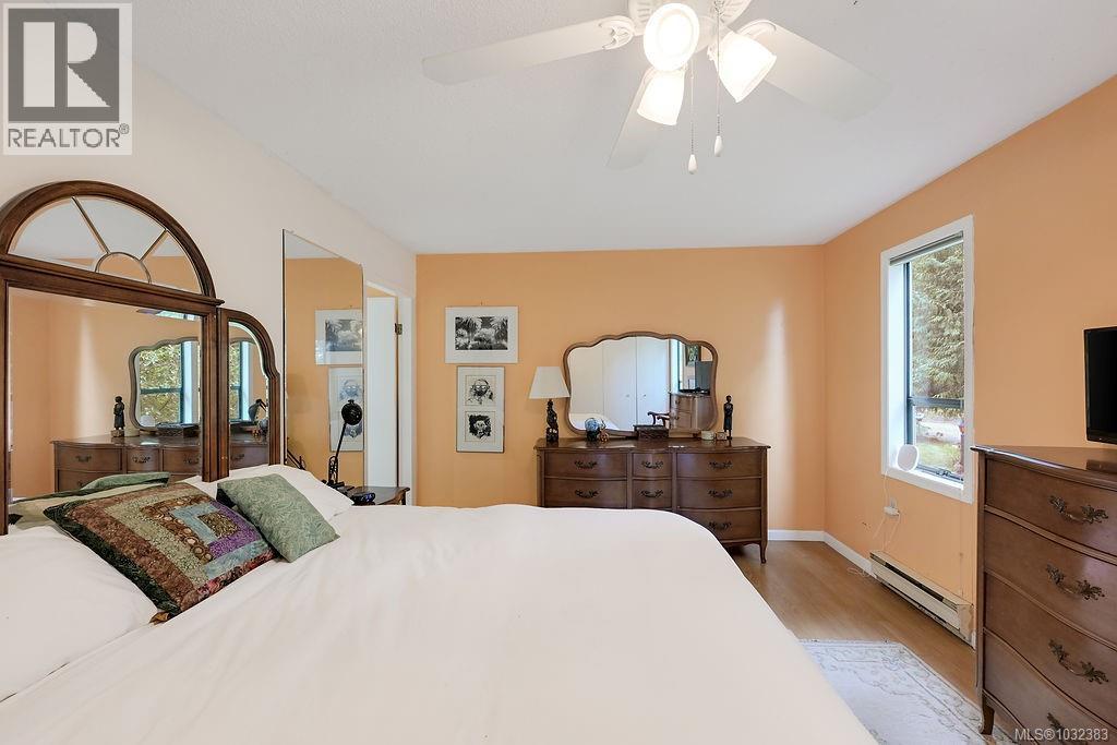 9236 PINETREE RD - 35