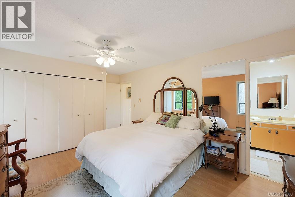 9236 PINETREE RD - 36