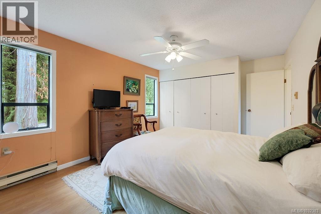 9236 PINETREE RD - 37