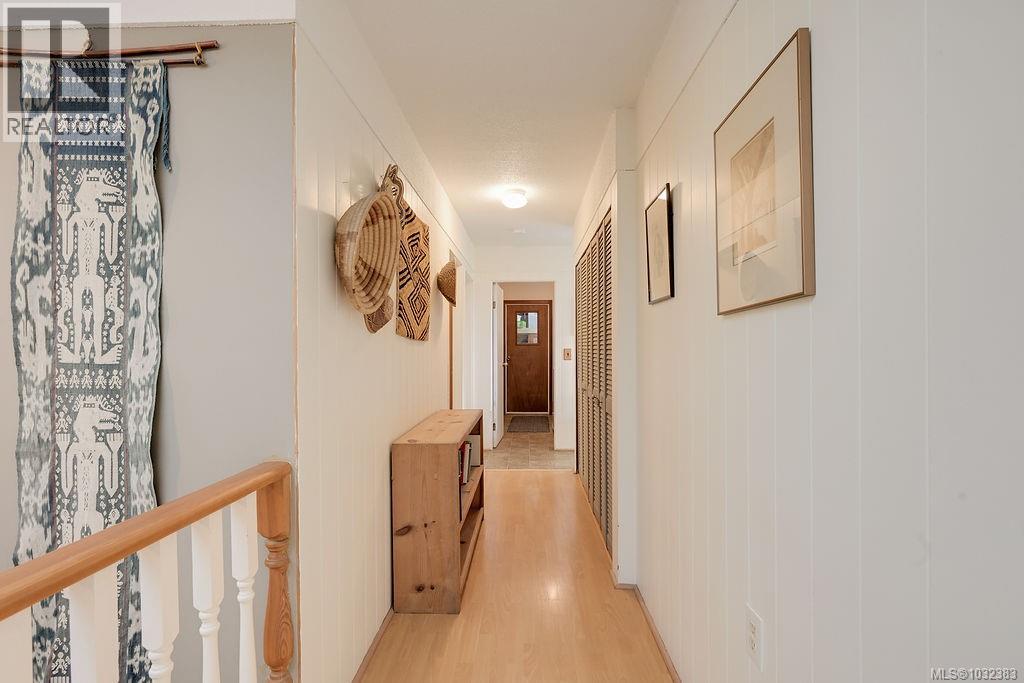 9236 PINETREE RD - 38