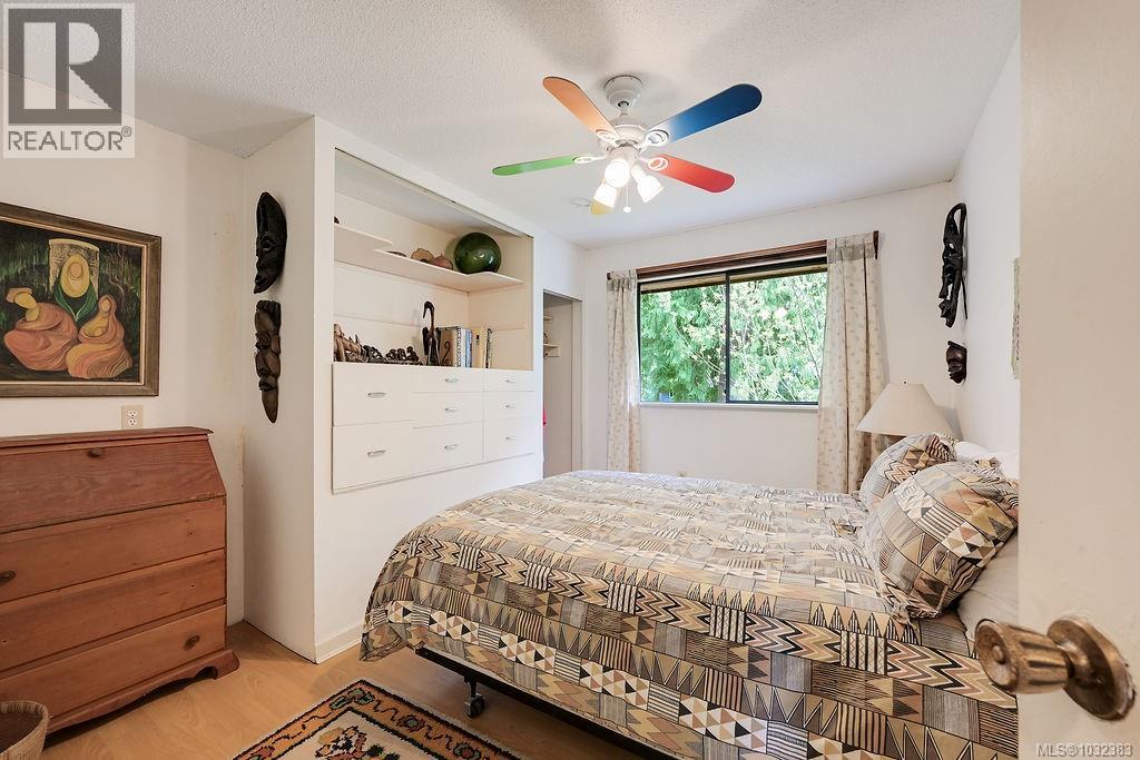 9236 PINETREE RD - 39