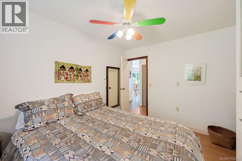 9236 PINETREE RD - 40