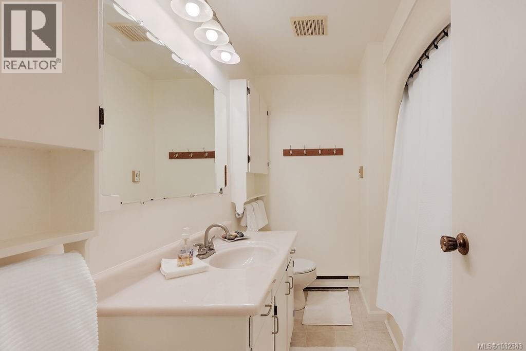 9236 PINETREE RD - 42