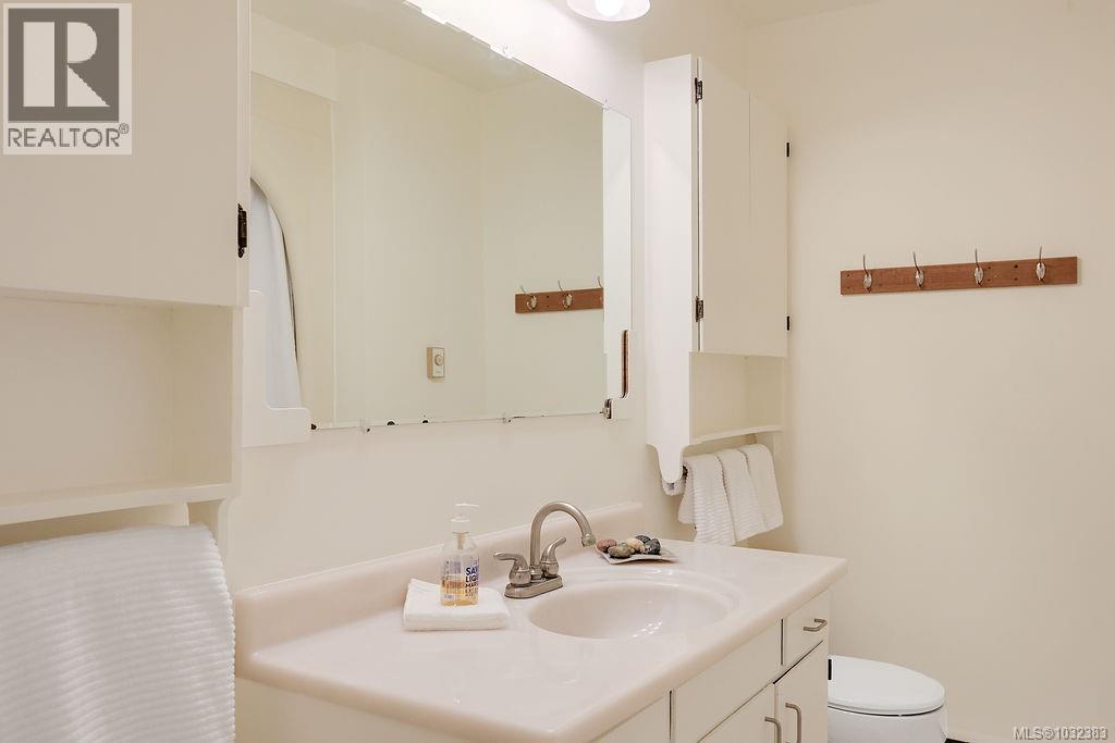 9236 PINETREE RD - 43