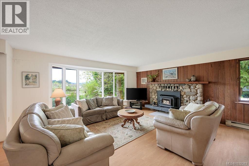 9236 PINETREE RD - 5