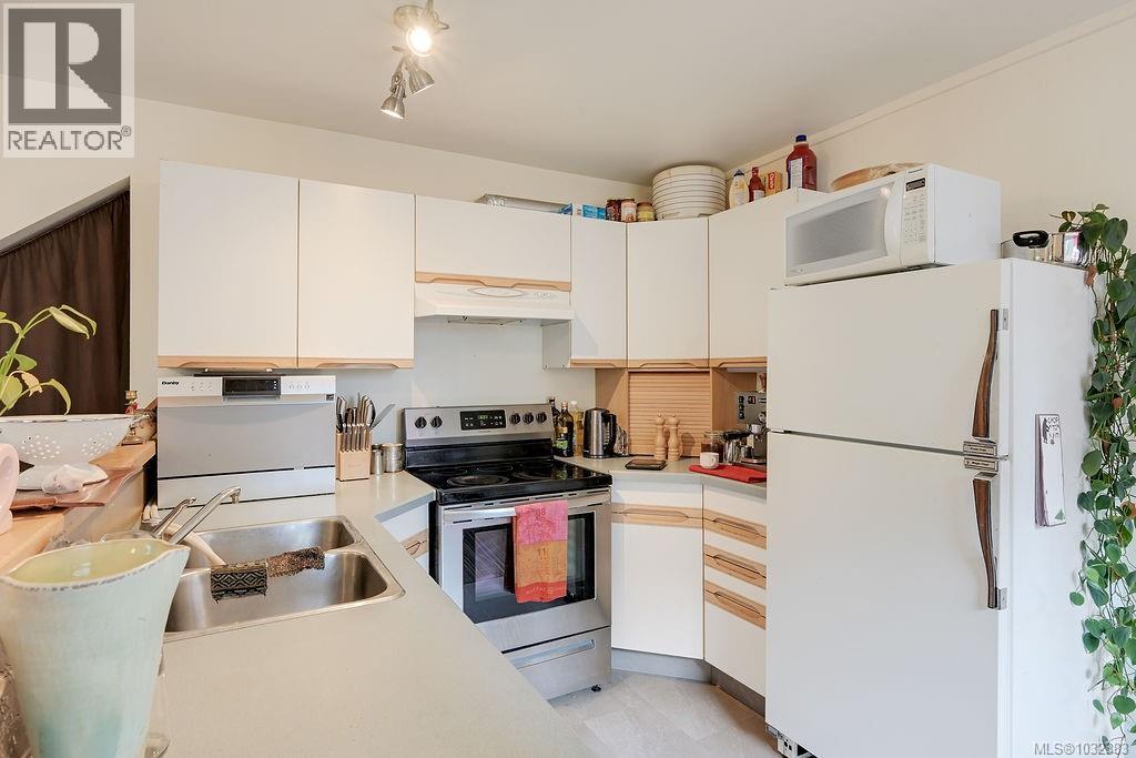 9236 PINETREE RD - 51