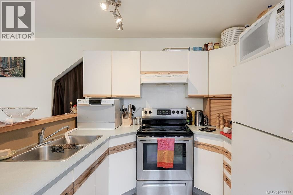 9236 PINETREE RD - 52