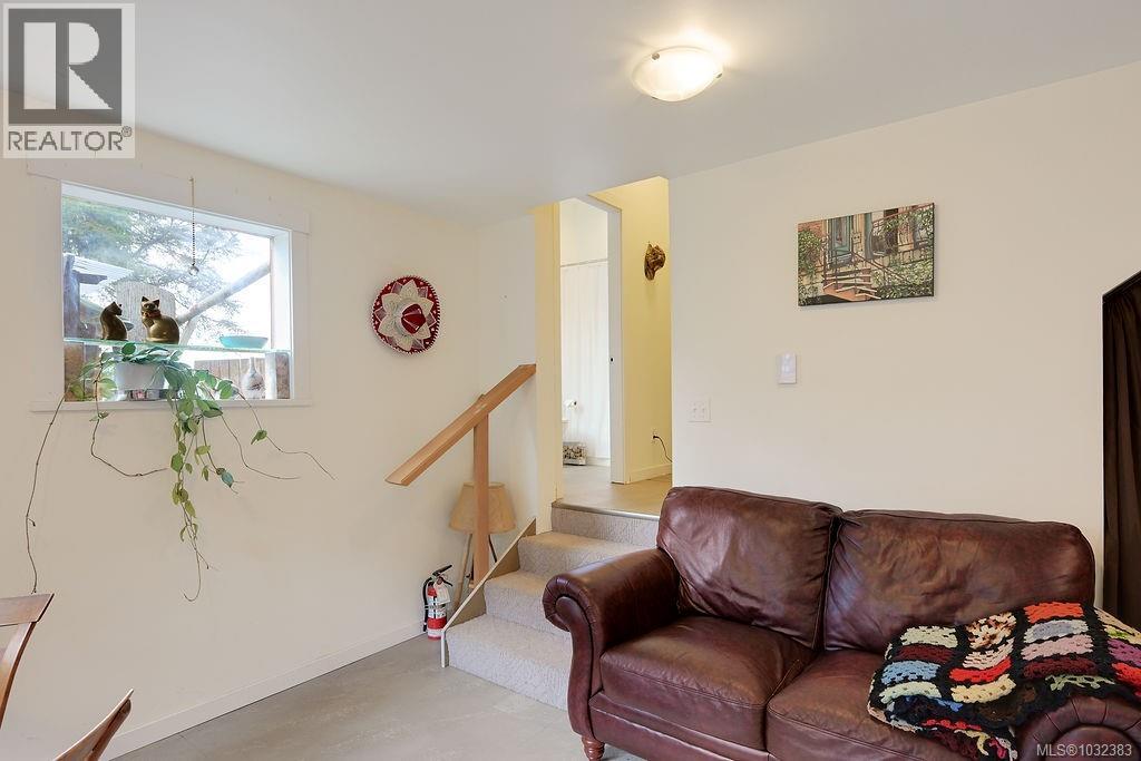 9236 PINETREE RD - 55