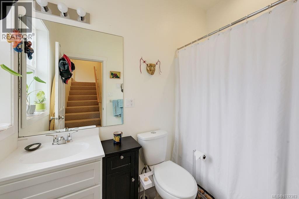 9236 PINETREE RD - 56