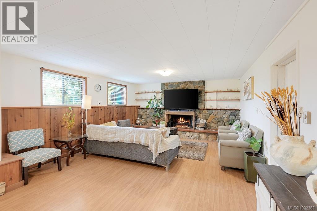 9236 PINETREE RD - 61