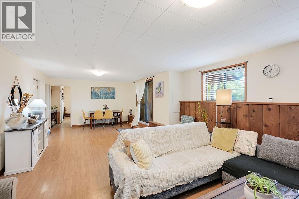 9236 PINETREE RD - 62