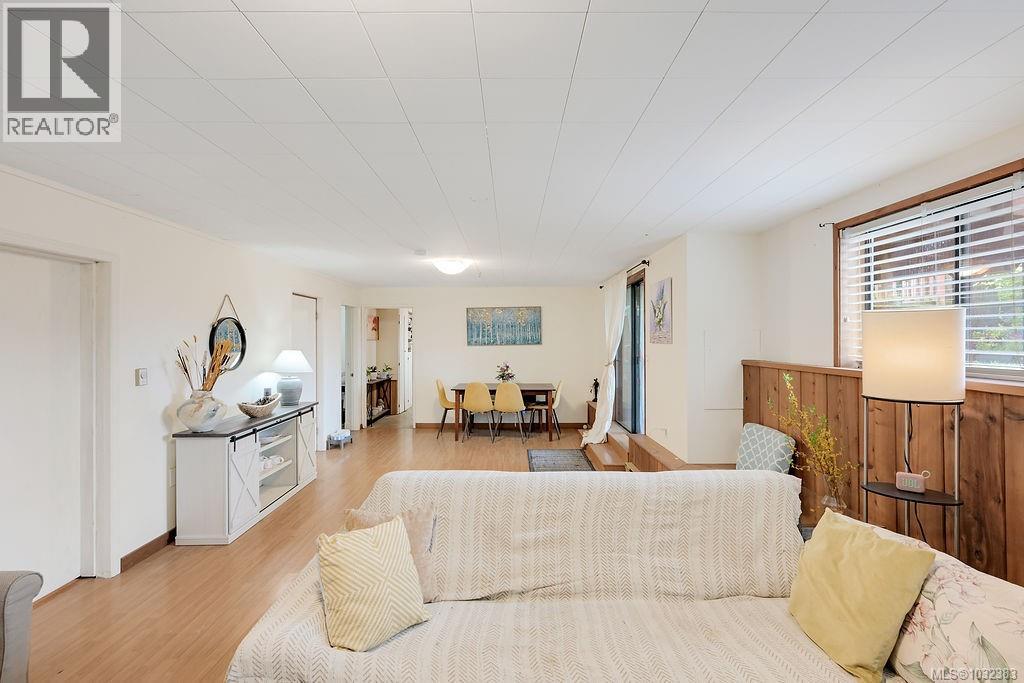 9236 PINETREE RD - 63