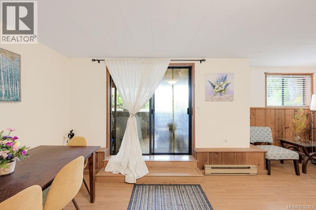 9236 PINETREE RD - 64