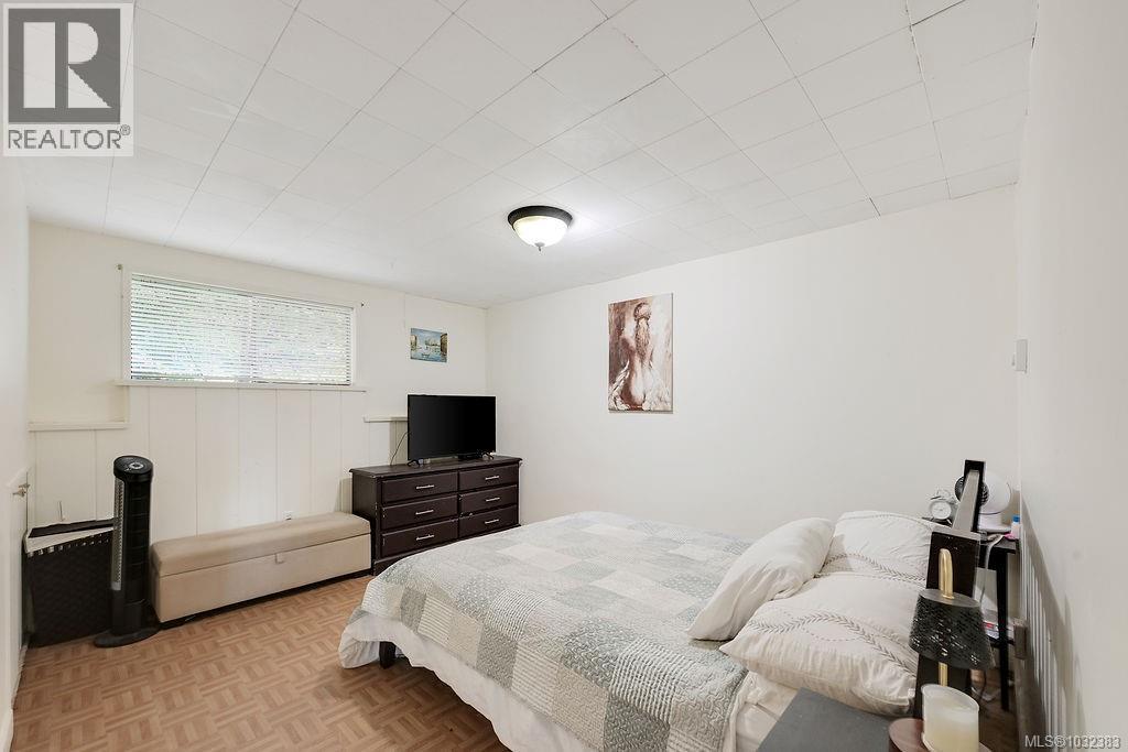 9236 PINETREE RD - 66