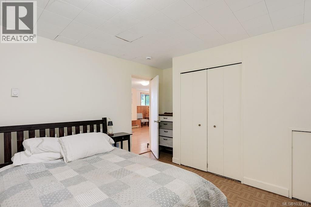 9236 PINETREE RD - 67