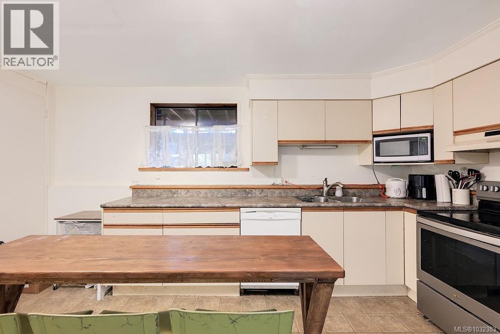 9236 PINETREE RD - 69