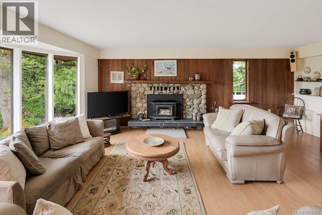 9236 PINETREE RD - 7