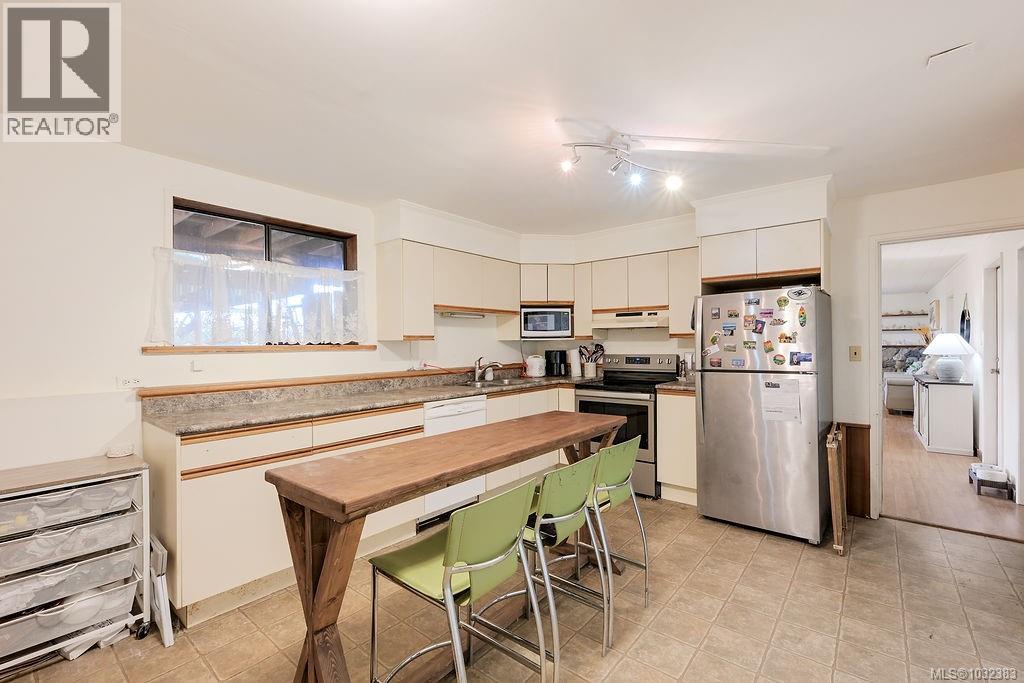 9236 PINETREE RD - 70