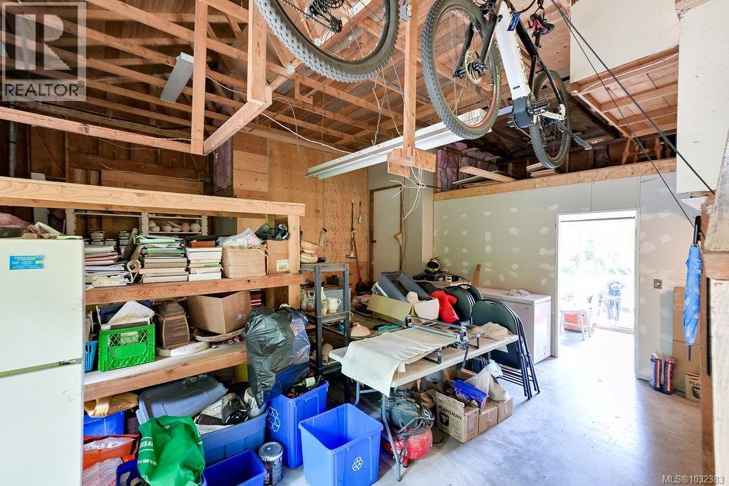 9236 PINETREE RD - 73